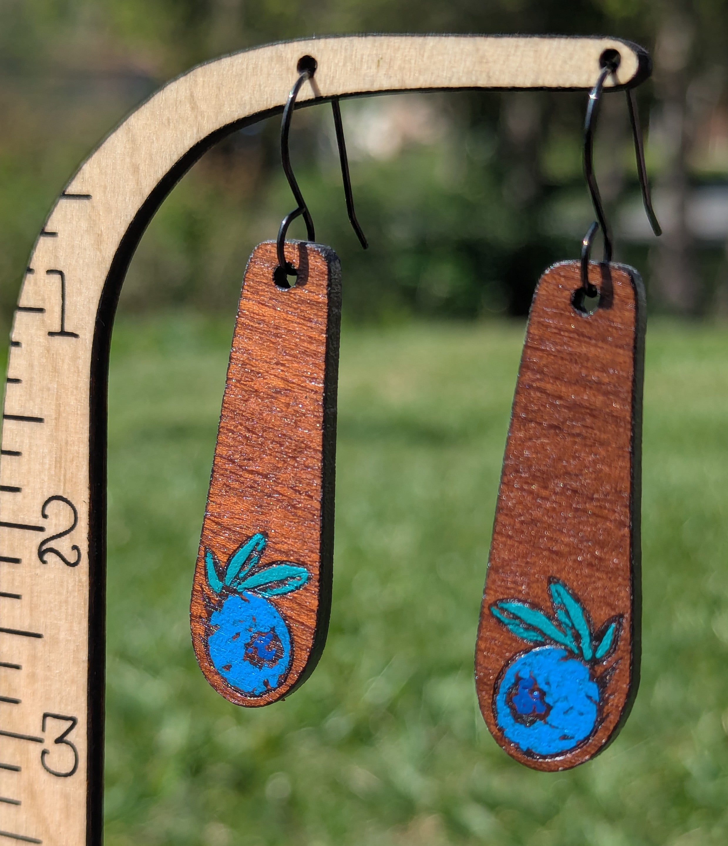 blueberry dangle - sapele
