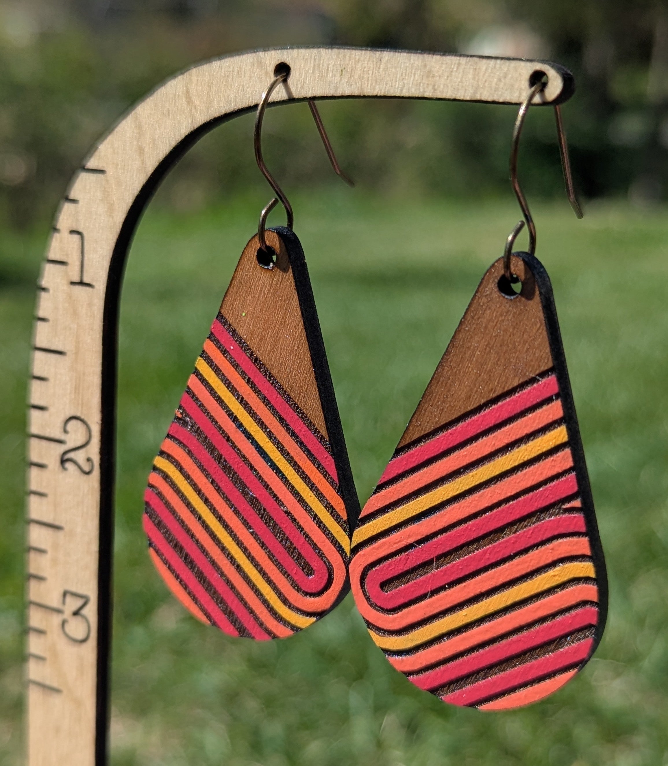 retro stripe teardrop dangle - roy